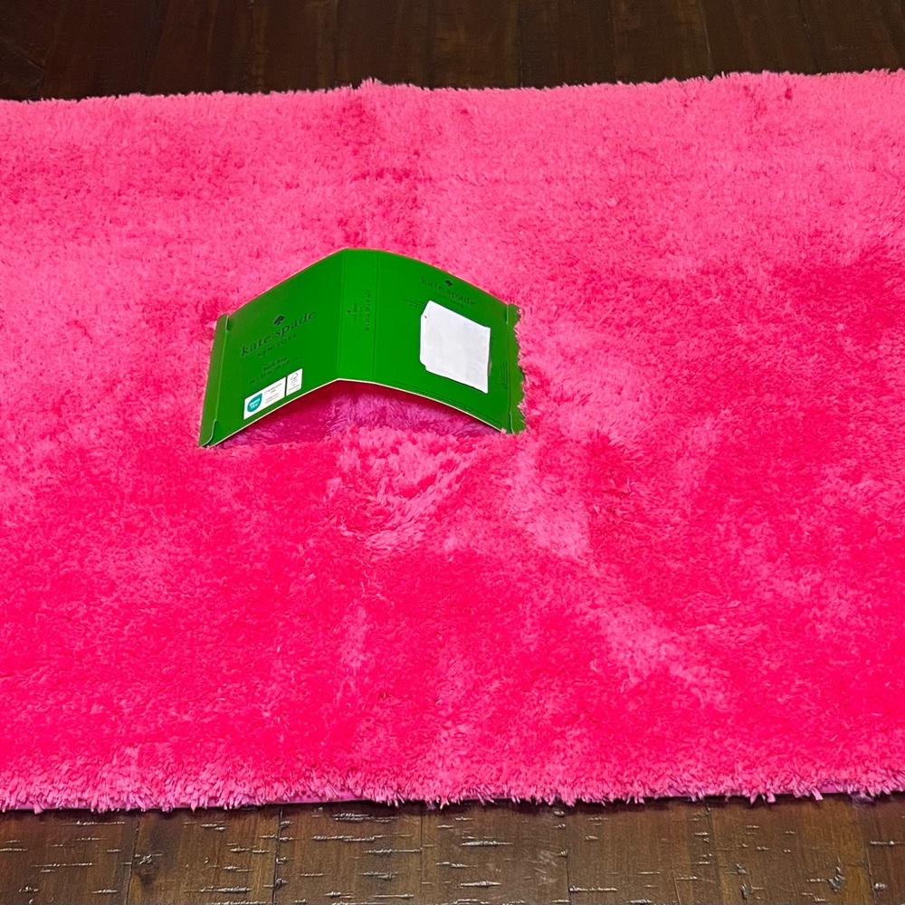 Kate Spade New York Hot Pink/Barbie Pink Bath Rug Size 20x32in. - Picture 2 of 4